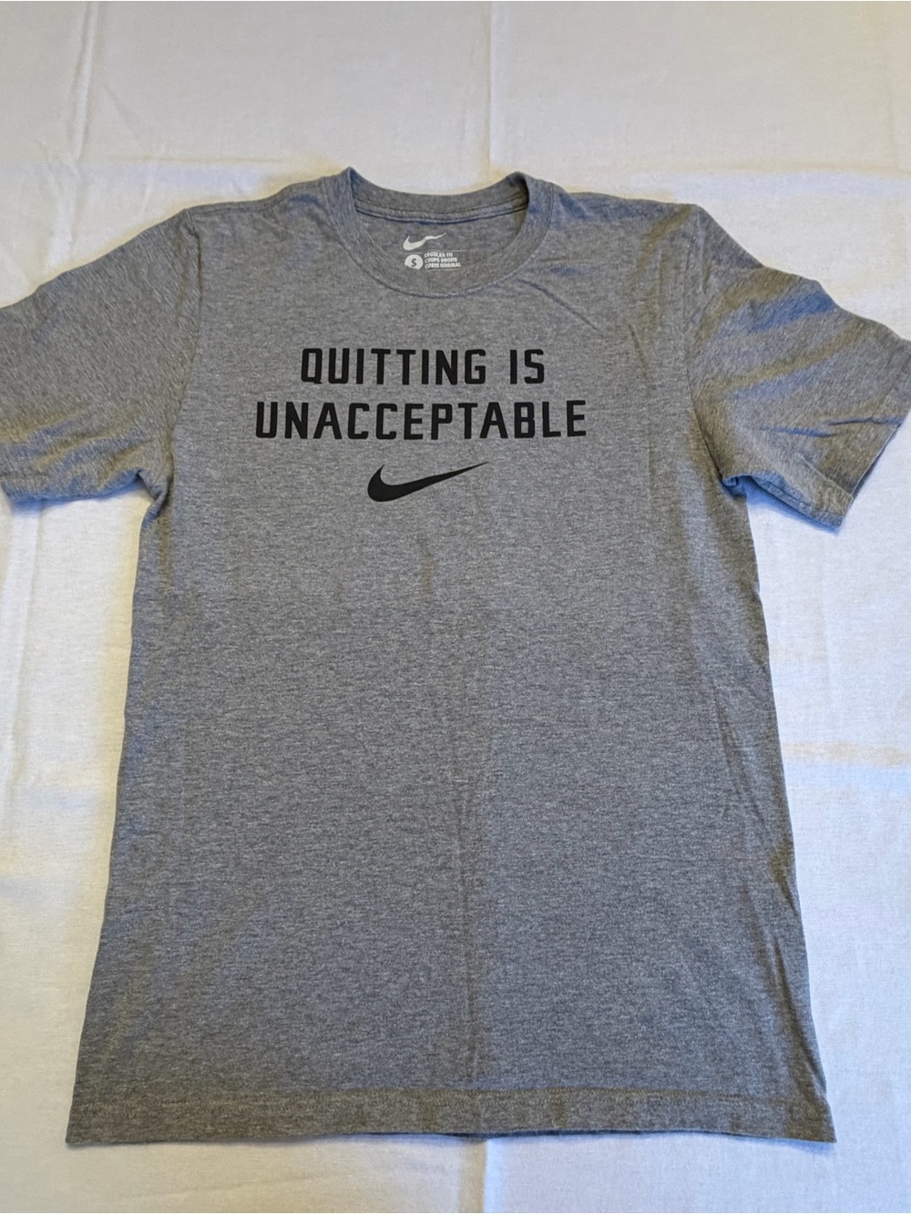 Nike Men’s Gray 'Quitting Is Unacceptable' Graphic Tee